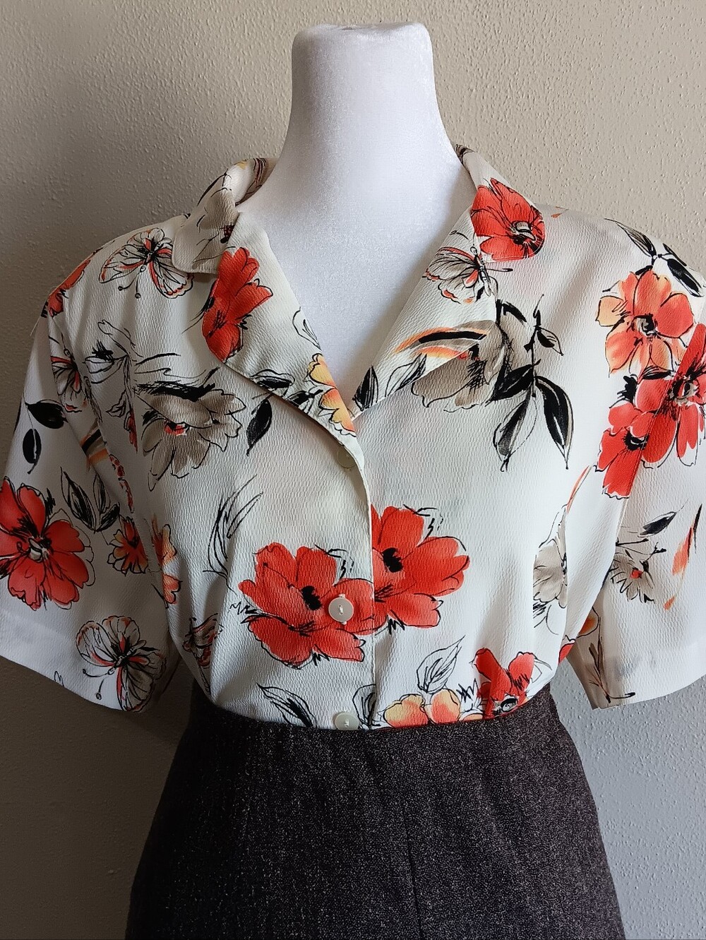 Vintage Cream Floral Button Up Top with Red Orange Blooms, Fairy, Flowers, 16P